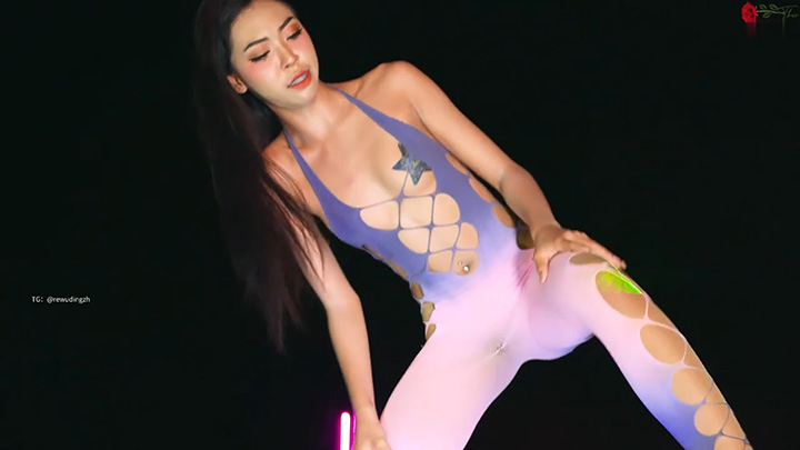 情趣丁子真空丝袜漏鲍骚舞